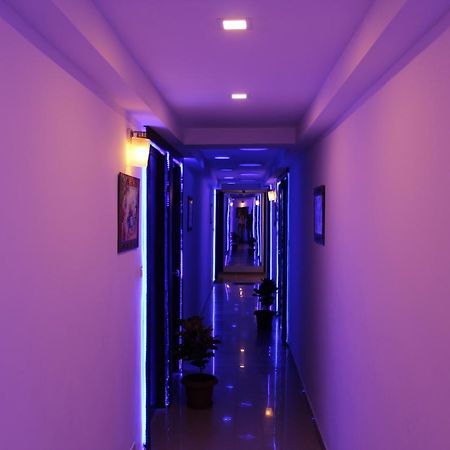 Hotel Kum Kum Adalaj Ngoại thất bức ảnh