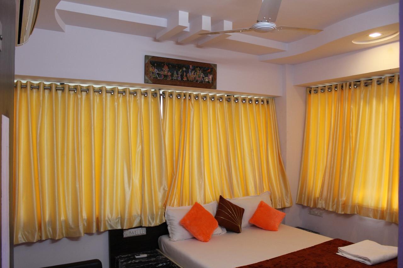 Hotel Kum Kum Adalaj Ngoại thất bức ảnh