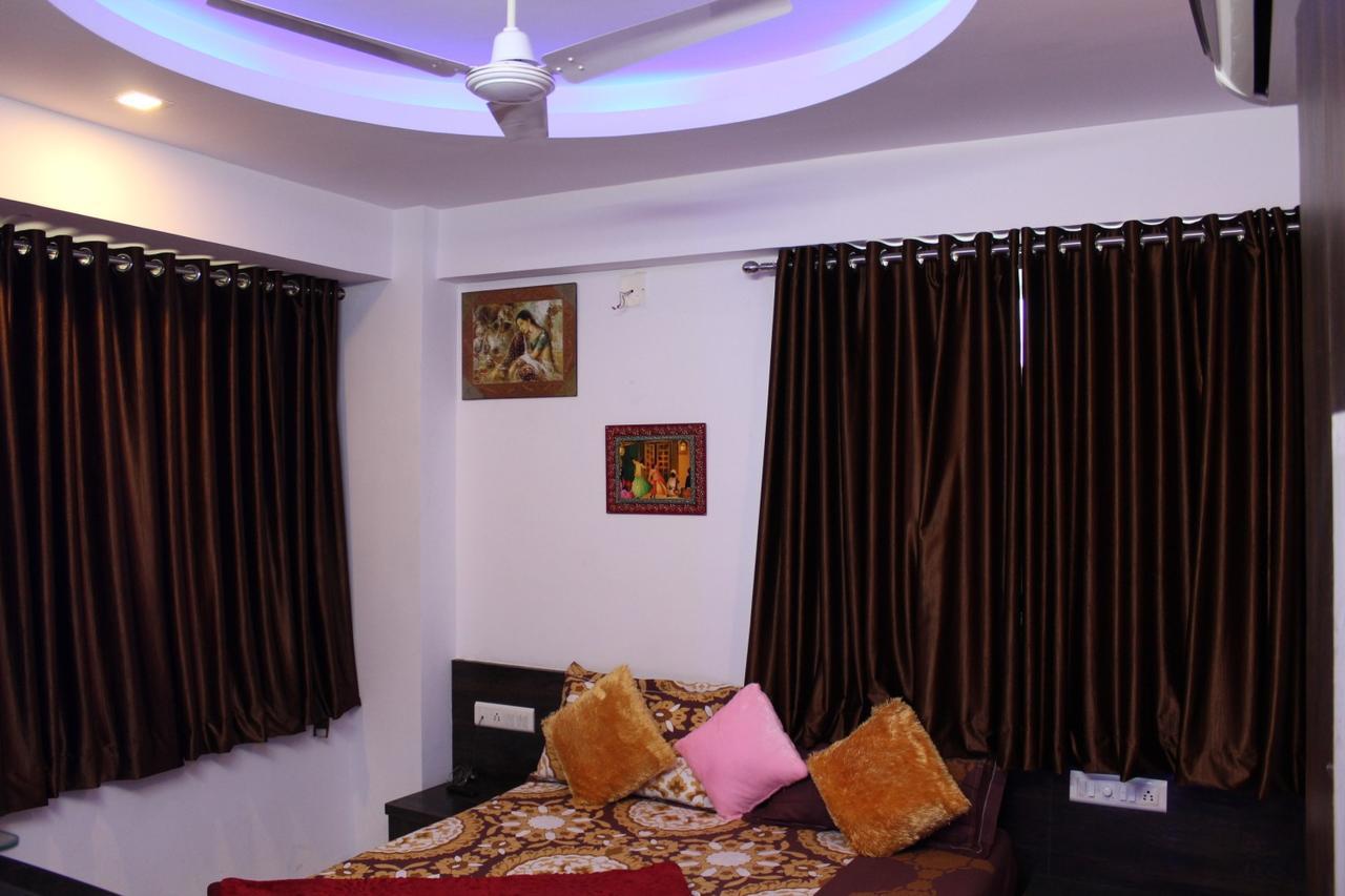 Hotel Kum Kum Adalaj Ngoại thất bức ảnh