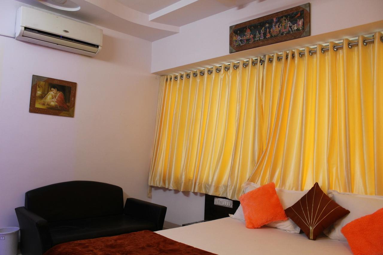 Hotel Kum Kum Adalaj Ngoại thất bức ảnh