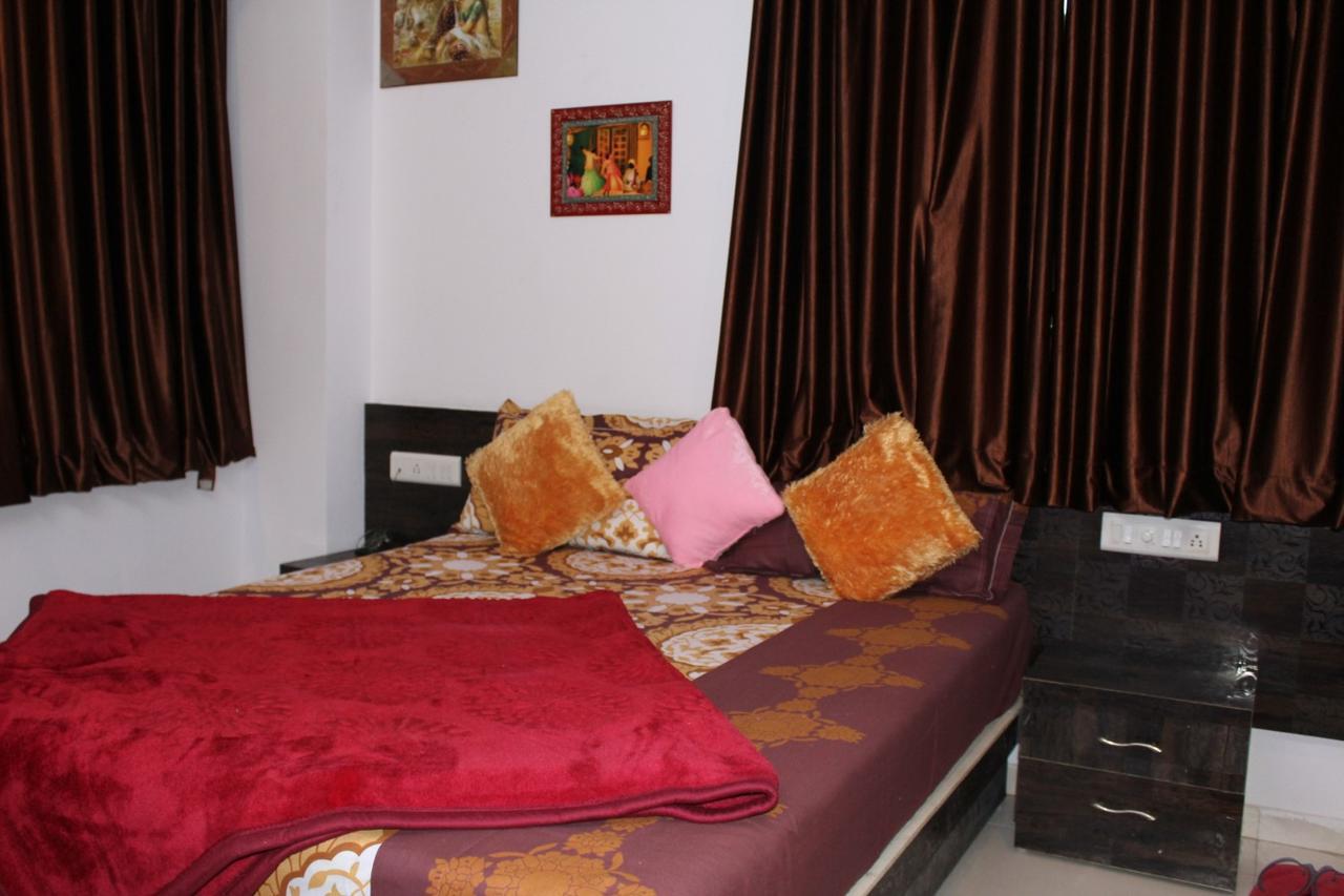 Hotel Kum Kum Adalaj Ngoại thất bức ảnh