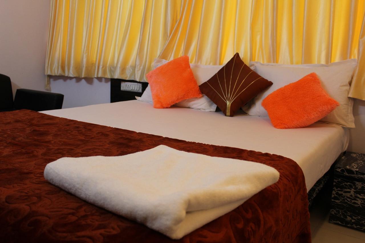 Hotel Kum Kum Adalaj Ngoại thất bức ảnh