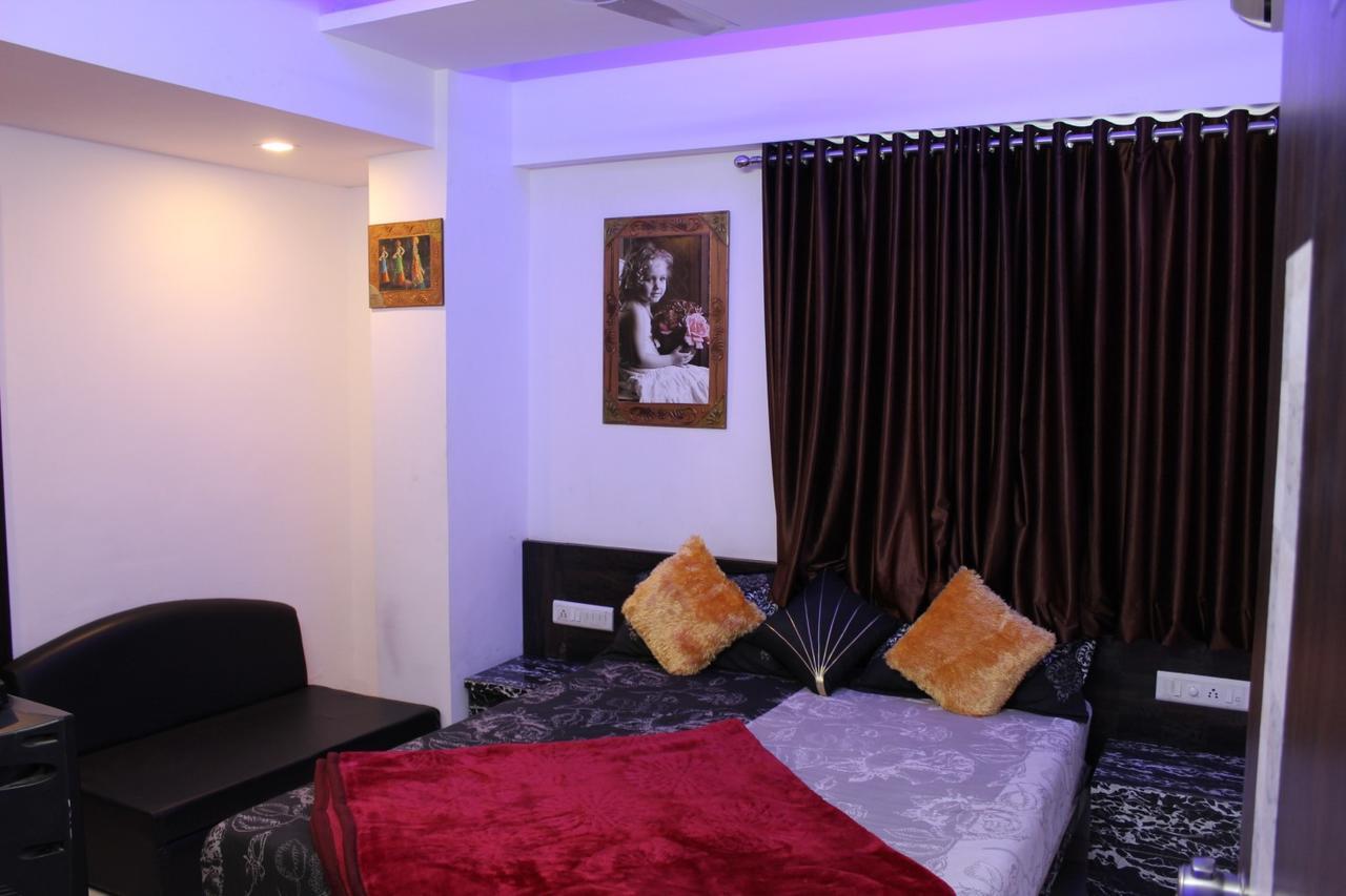 Hotel Kum Kum Adalaj Ngoại thất bức ảnh