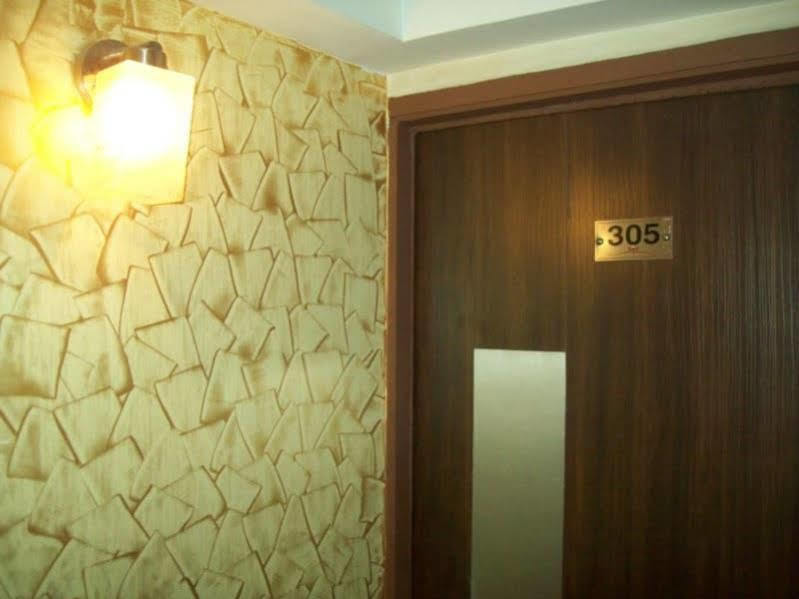 Hotel Kum Kum Adalaj Ngoại thất bức ảnh